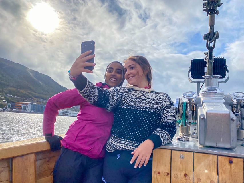 1 Hour Photo & History Cruise - Tromsø, Fjellheisen, and Polaria from the sea