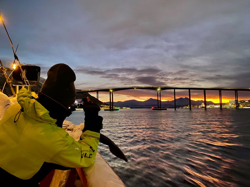 1 Hour Photo & History Cruise - Keeping warm on Tromsø’s open water