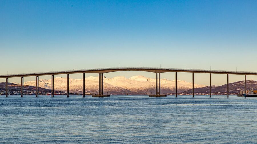 1 Hour Photo & History Cruise - Leaving Tromsø for a different city view