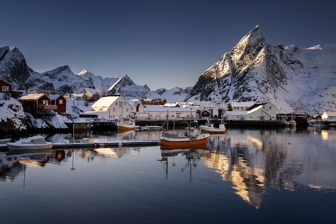 2- Day Lofoten Top Highlights Photo Tour - Guides, group size, and the ride between stops