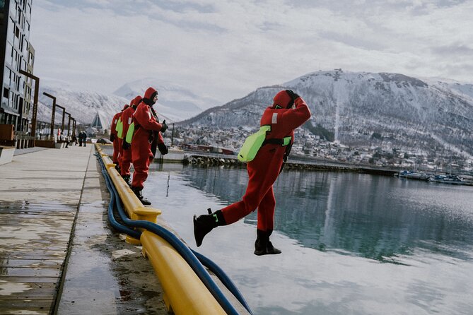 2 Hours Urban Arctic Floating Activity in the Harbours of Tromsø - Guides, safety, and the small group