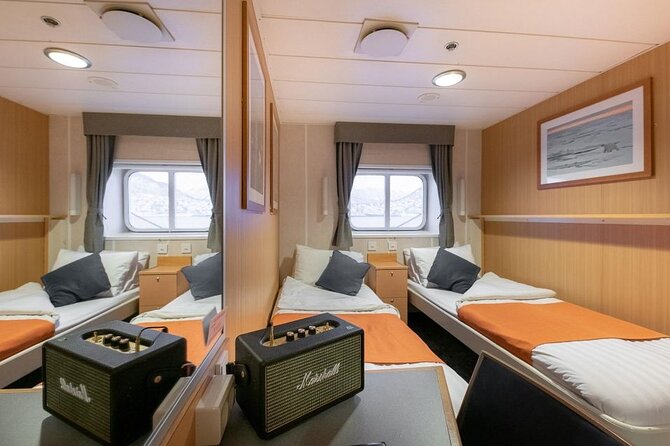 24hr Northern Lights & Whale Watching Cruise - Food and onboard comfort