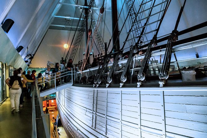 8 hours Full-Day Exclusive Oslo Tailormade Guided Limo Tour - The waterfront and central Oslo