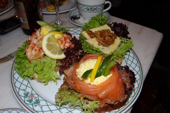 A Well Balanced History and Food Tour with Focus on the Scandinavian Kitchen - A history walk with a bite of Norway