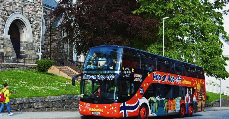 Ålesund: 1-Day Hop-On Hop-Off Sightseeing Bus Ticket - Take the full 70-minute circuit first