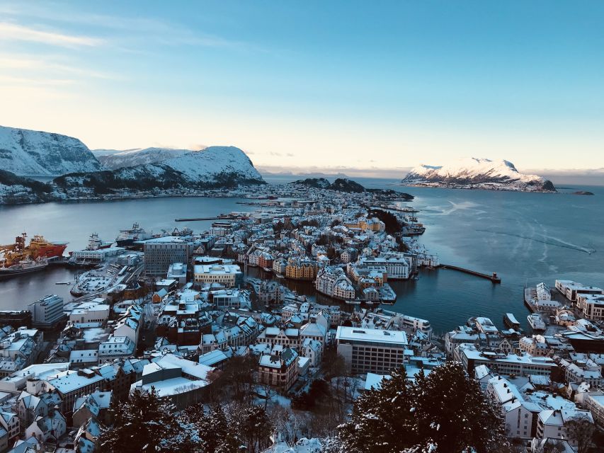 Ålesund: Ålesund and Surrounding Islands Audio Guide Tour - Aksla viewpoint, Ålesund’s grand finish