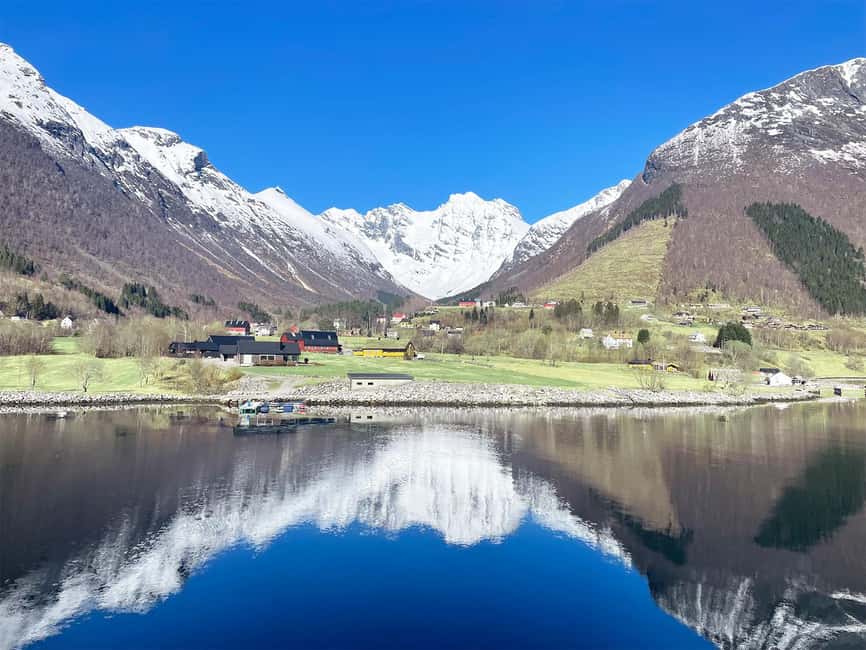 Ålesund: Fjord Tour with Lunch on MS Bruvik - Lunch onboard: warm, filling, and basic