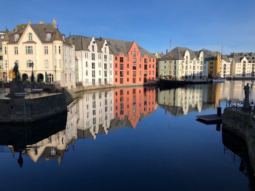 Ålesund: Giske and Godøy Islands Guided Sightseeing Tour - Key points at a glance