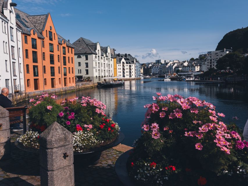 Ålesund: Guided Food Walking Tour - Three hours at a comfortable pace