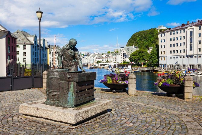 Alesund Shore Excursion: The Ultimate Sightseeing Tour - What the four-hour schedule feels like