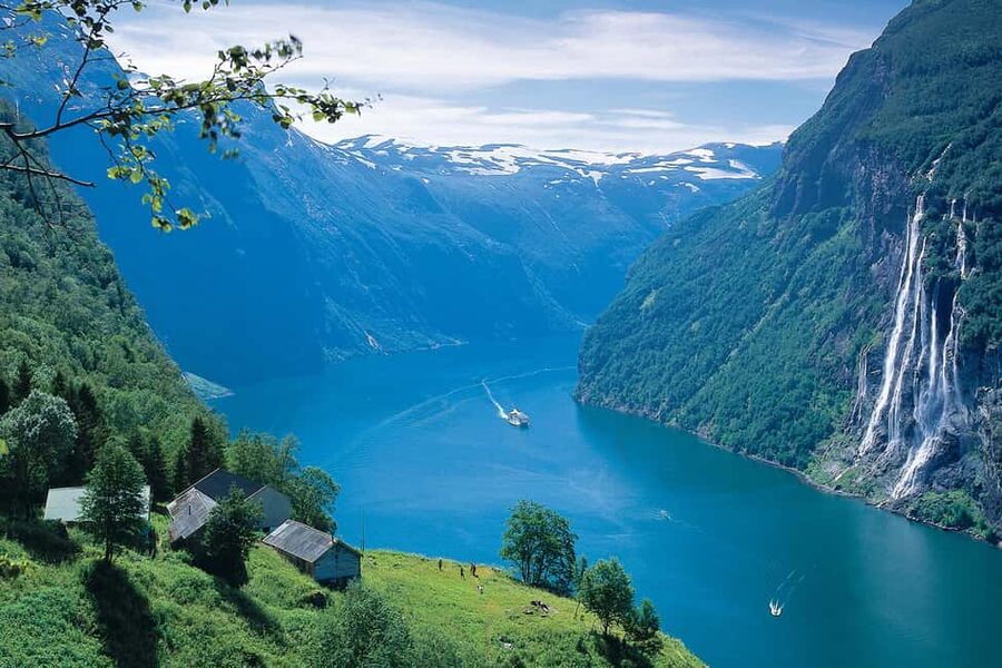Ålesund to Geiranger Fjord Boat Tour with Return Bus Tour - Through Norang Valley to Hellesylt