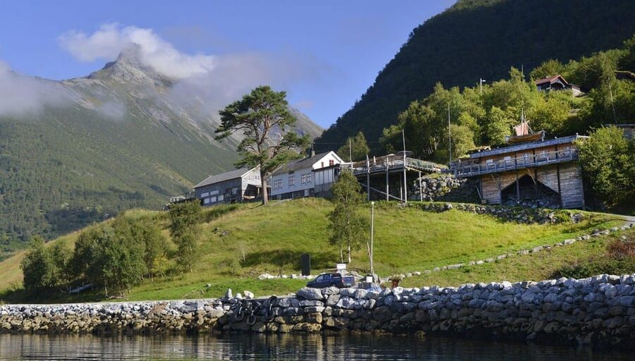 Ålesund-Trandal fjord tour with 3 hours stop at Trandal - The return cruise to Ålesund