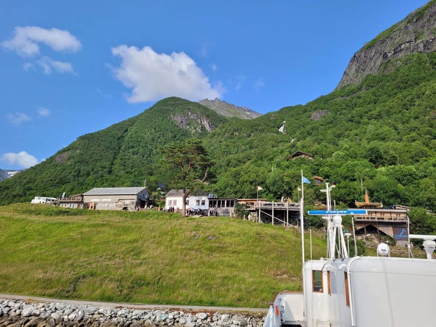 Ålesund-Trandal fjord tour with 3 hours stop at Trandal - The first 75 minutes on Hjørundfjord