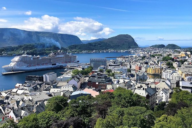 All Alesund Highlights in one tour - Aksla Mountain and the story of the fire