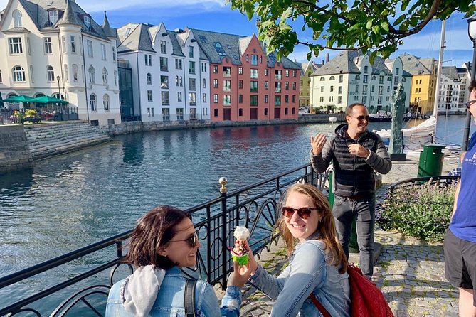 Amazing city walk in Ålesund - Brosundet, Ålesund’s canal-side heart