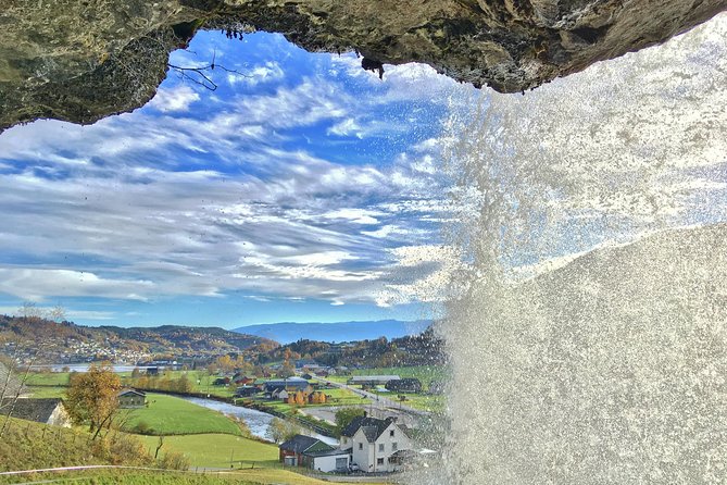 AMAZING HARDANGER FJORD: Private guided round trip from Bergen, 10 hours - Vøringsfossen at the edge of Hardangervidda