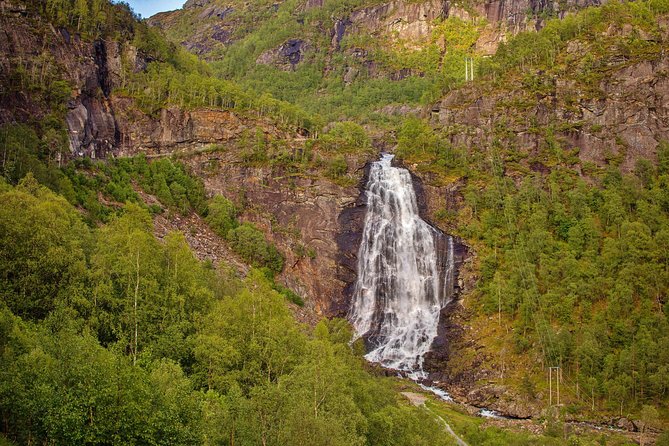 AMAZING HARDANGER FJORD: Private guided round trip from Bergen, 10 hours - Skjervsfossen and the return to Bergen