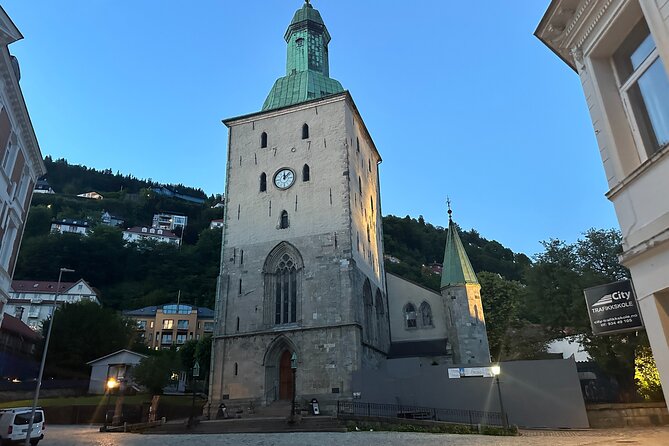 Audio Walking Tour in Bergen Famous Ghosts Location - Cathedral Vågsalmenningen and a relic of the cross