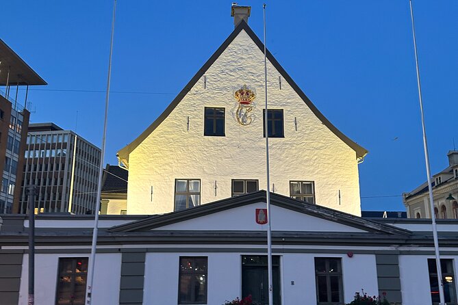 Audio Walking Tour in Bergen Famous Ghosts Location - From the Henrik Ibsen statue to Torgallmenningen