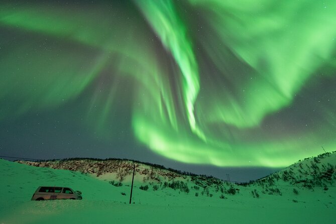 Aurora Hunt with the campfire and professional photographer - Guides make or break a night like this