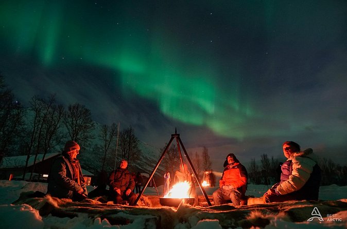 Aurora Safari Chase by big bus, free Photos, toilet onboard - How the evening unfolds, stop by stop