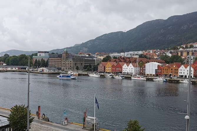 Bergen City Cruise - The final approach: old customs buildings and the Fish Market