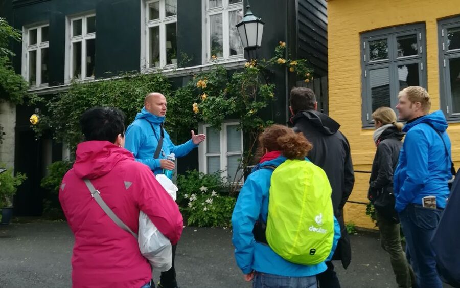 Bergen: City Tour on Foot - Ole Bulls plass and Bergen’s cultural figures