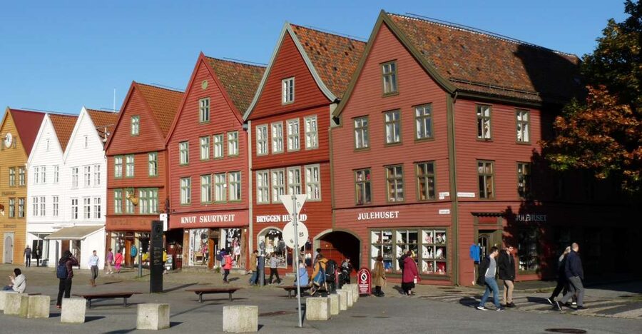 Bergen: City Tour on Foot - Bryggen: 50 minutes among the Hanseatic warehouses