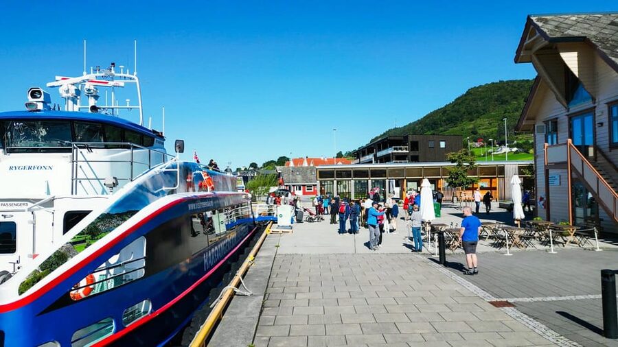 Bergen: Cruise to beautiful Rosendal by the Hardangerfjord - The return to Bergen is part of the experience