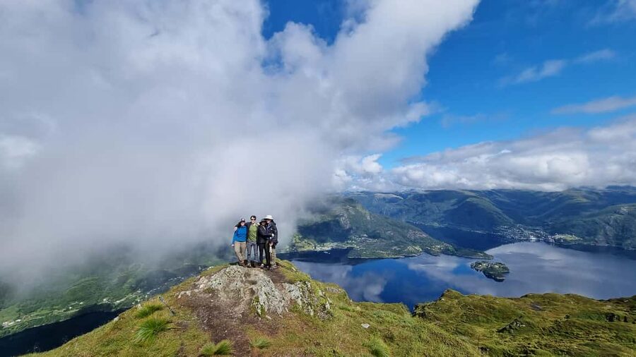 Bergen: Fjord Hiking - Public tour - Small group advantages and limits