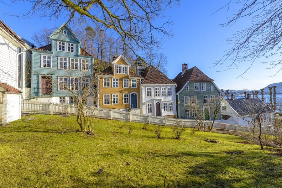 Bergen: Guided Car Tour with Old Bergen Museum & Fantoft … - What the private car changes