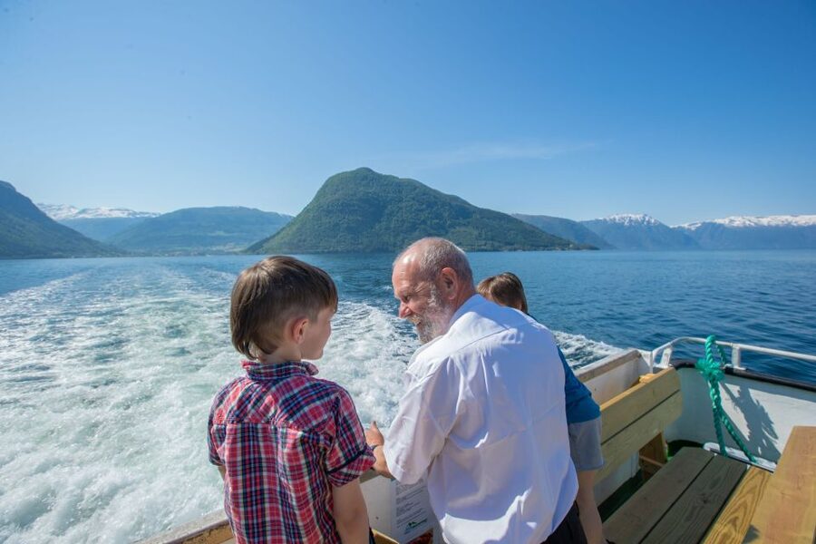 Bergen: Guided Fjord & Glacier Tour to Fjærland - Sognefjord and Fjærlandsfjord by boat