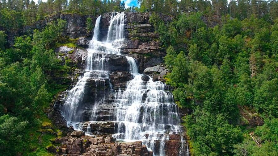 Bergen: Guided Fjord & Glacier Tour to Fjærland - How demanding is the day?