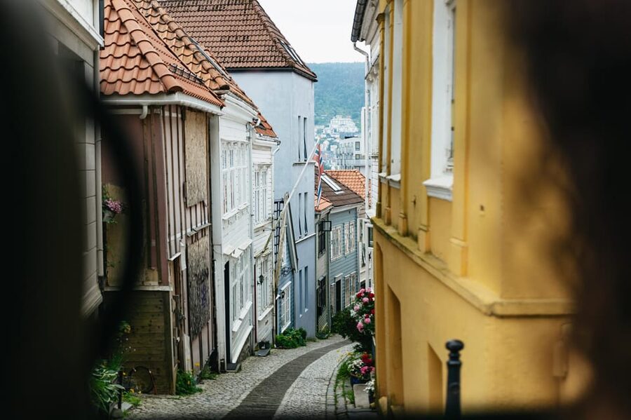 Bergen: Guided Minibus Tour with Photo Stops - Comfort, access, and weather