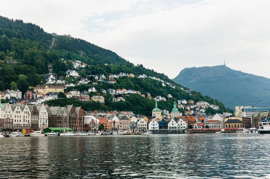 Bergen: Guided Minibus Tour with Photo Stops - Why Bergen works well from a minibus