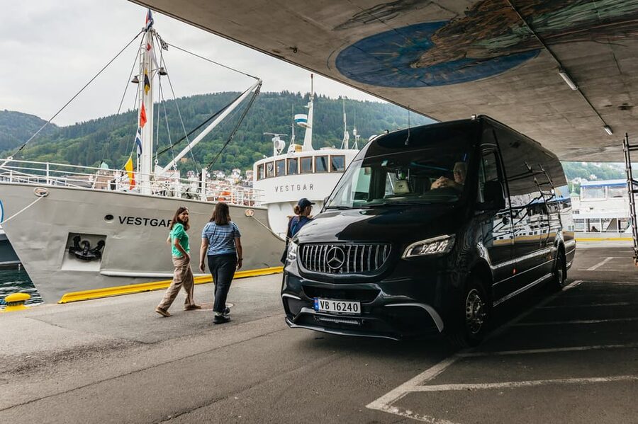 Bergen: Guided Minibus Tour with Photo Stops - Starting beside Bergen Fortress