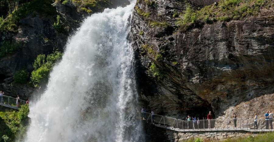 Bergen: Hardangerfjord, Voss Gondola & 3 Great Waterfalls - Skjervsfossen brings the first waterfall stop