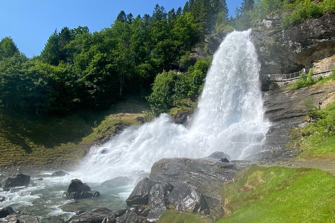 Bergen in a day, Guided tour: Old Town, Waterfalls & Waffles - Guides can shape the whole day