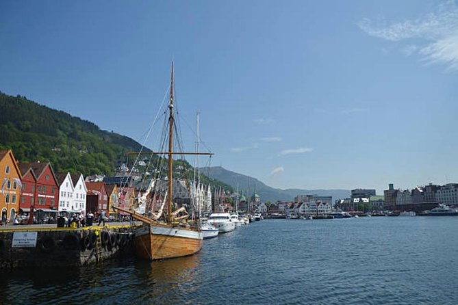 Bergen: Mostraumen Fjord Cruise - Waterfalls, spray, and mountain water