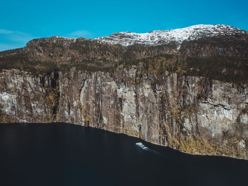 Bergen: Mostraumen Fjord & Waterfall Cruise - What to bring and where to sit