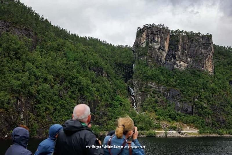 Bergen: Mostraumen Fjord & Waterfall Cruise - Waterfalls, cliffs, and the best outdoor viewing spots