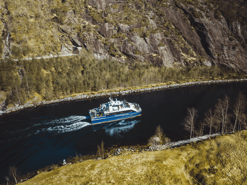 Bergen: Mostraumen Fjord & Waterfall Cruise - A comfortable boat, with a few practical limits