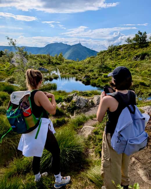 Bergen: Mountain hike on top of Bergen - Public tour - Why this Bergen hike is different from a viewpoint visit
