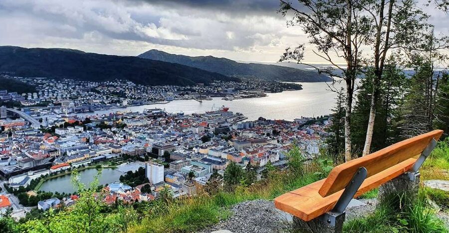 Bergen: Mountain hike on top of Bergen - Public tour - Meeting at Strandkaien and riding the Fløibanen