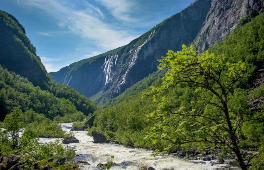 Bergen: Nærøyfjord Cruise and Flåm Railway Ride to Oslo - Meeting the Viking world at Njardarheimr