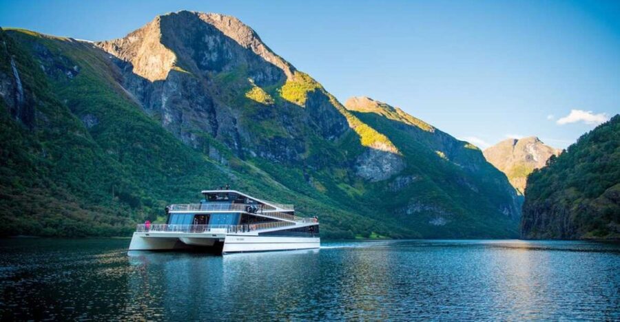 Bergen: Nærøyfjord Cruise and Flåm Railway Ride to Oslo - Leaving Bergen by private car