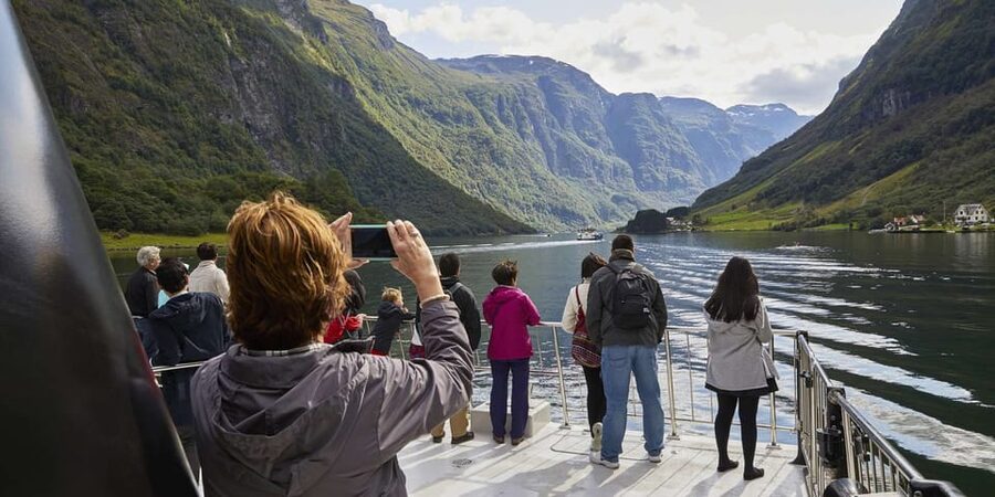 Bergen: Nærøyfjorden, Flåm, and Stegastein Guided Bus Tour - Is $309 a fair price?