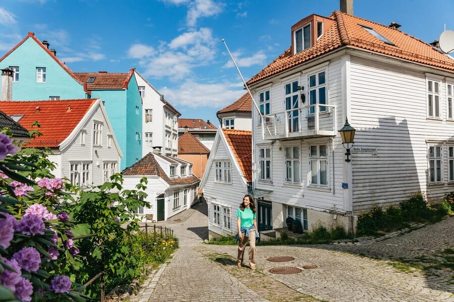 Bergen: Past & Present Small Group Guided Walking Tour - Key points at a glance