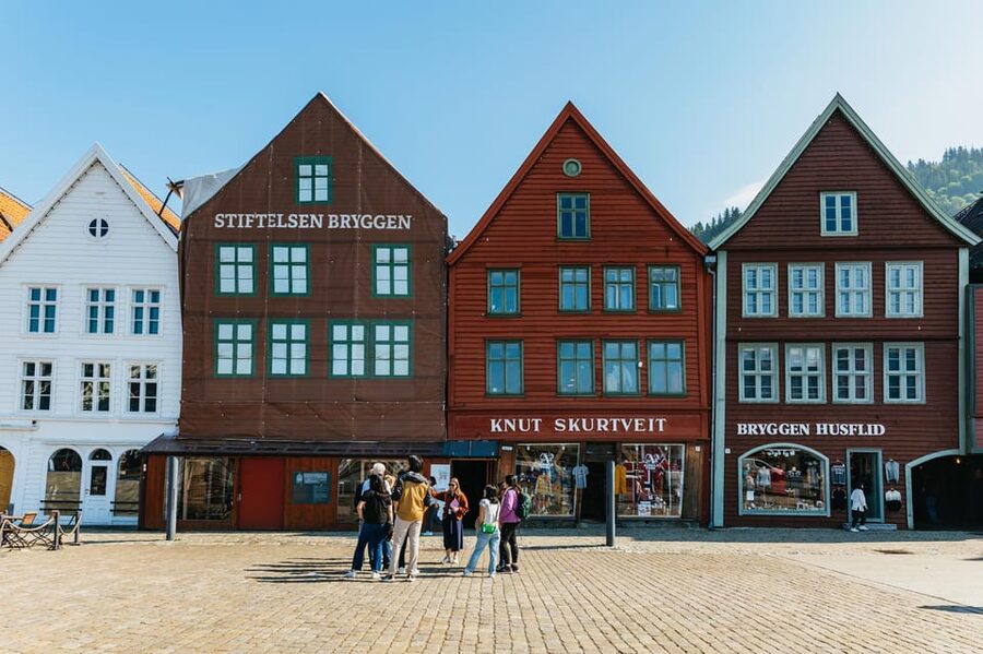Bergen: Past & Present Small Group Guided Walking Tour - The guides make the difference