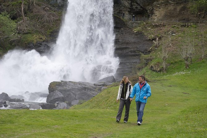 Bergen: Private Full-Day Roundtrip to Hardangerfjord with cruise - Norwegian lunch in Øvre Eidfjord